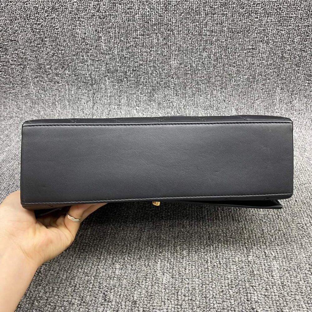 100% Authentic CHANEL Leather Shoulder Bag - Picture 3 of 14